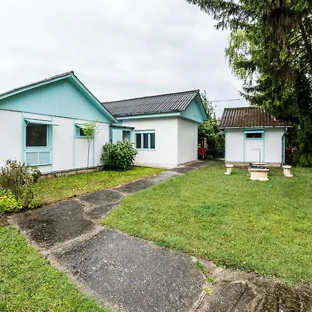 Penge Bungalok * Balatonalmádi